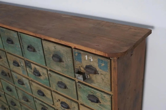 Image 1 of Gran armario industrial francés de madera de pino pintada para guardar artículos de ferretería, década de 1950