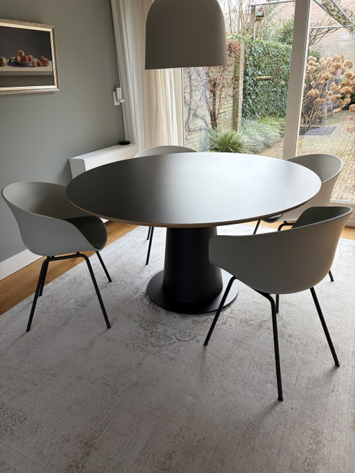 Degelijke Zwarte Ronde Tafel Diam. 140 Cm