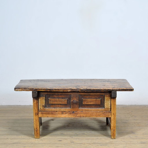 Spanish chestnut coffee table, 17th/18th century