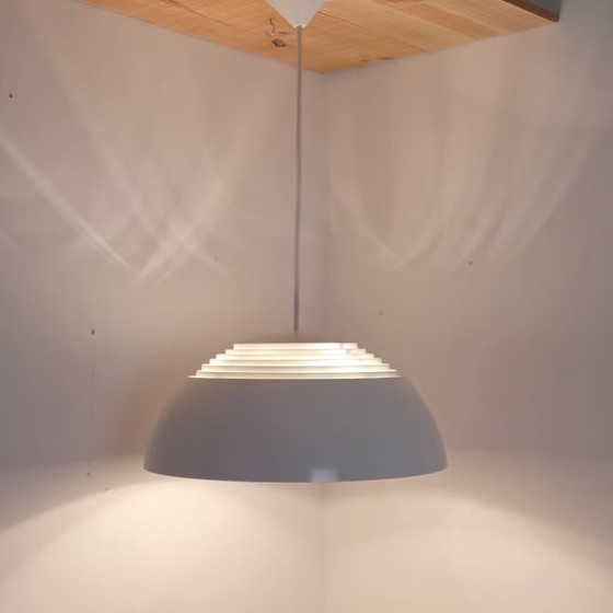 Louis Poulsen AJ Royal, Danish pendant lamp, Arne Jacobsen, 1950, Metal, White, Scandinavian (photo 11 of 17)
