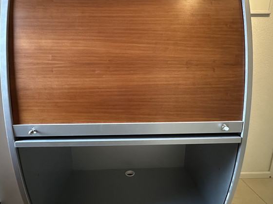 Image 1 of Rolltürschrank und Sekretär.