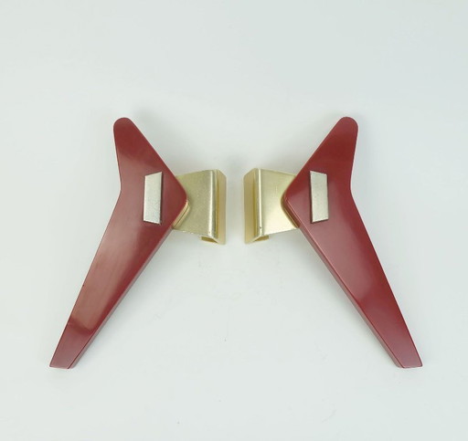 coppia di rarissime maniglie per porte della metà del secolo scorso, maniglie a spinta in bachelite rossa e alluminio, anni '50,