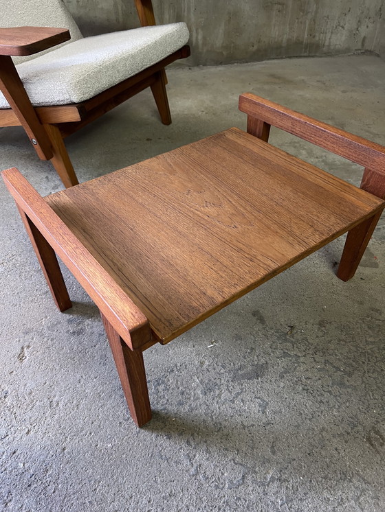 Image 1 of Poltrona e pouf GE-375 di Hans J. Wegner per Getama in teak