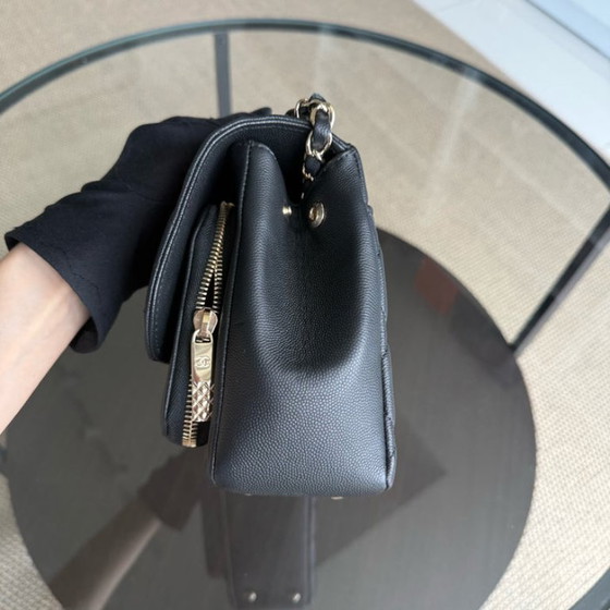 Image 1 of Chanel Business Affinity - Caviar acolchado negro con herrajes dorados