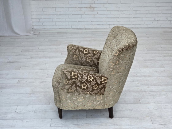 Image 1 of 1960er Jahre, dänischer Sessel, hellgrüner Möbelvelours, Beine aus Teakholz.