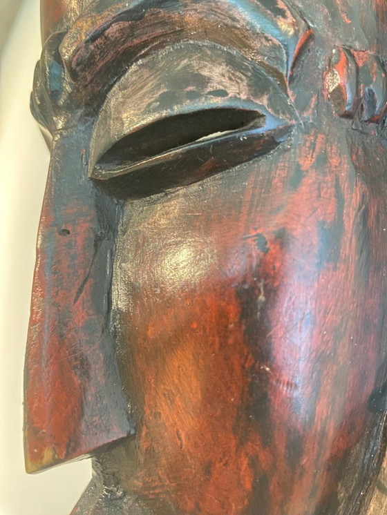 Image 1 of West-Afrikaans houten masker met vogelbekroning – handgesneden, 20e eeuw
