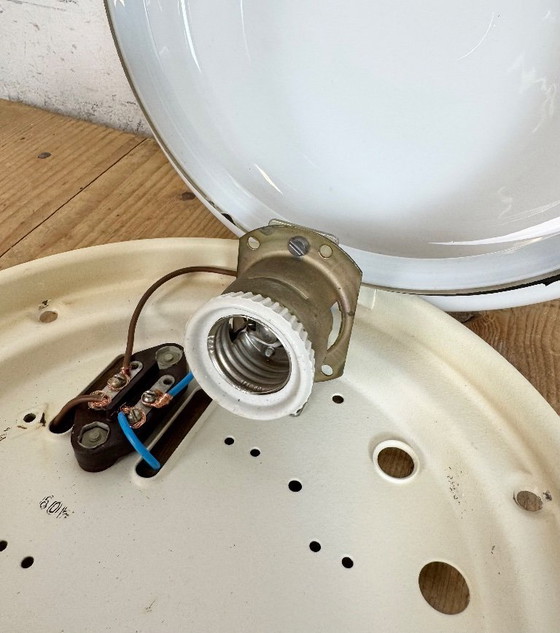 Image 1 of Vintage Sovjet plafond- of wandlamp met melkglas, jaren 80