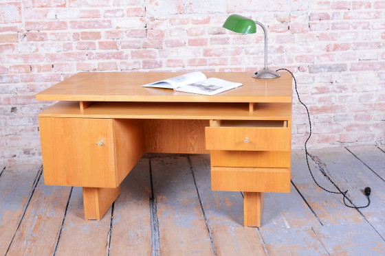 Scrivania Mid-Century restaurata, Frassino, Lucidatura rinnovata, Ceca, anni '60 – Scrivanie, Legno, Cromo (photo 8 of 13)