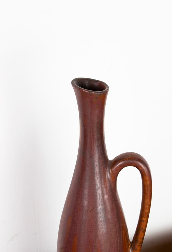 Image 1 of Bruin geglazuurde keramische vaas en kan door Gunnar Nylund voor Rörstrand Zweden 1960.