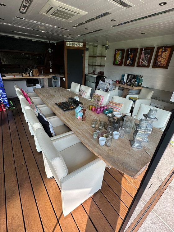 Image 1 of Bamboe tafel met 12 lederen stoelen