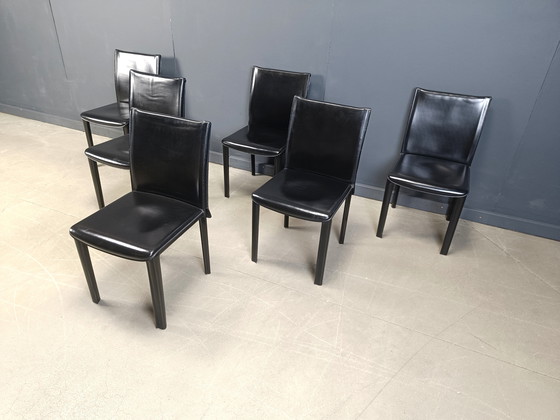 Image 1 of Chaises de salle à manger en cuir noir par Arper Italie, 1980 - ensemble de 6
