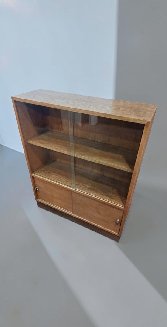 Image 1 of antiek boekenkast jaren '50