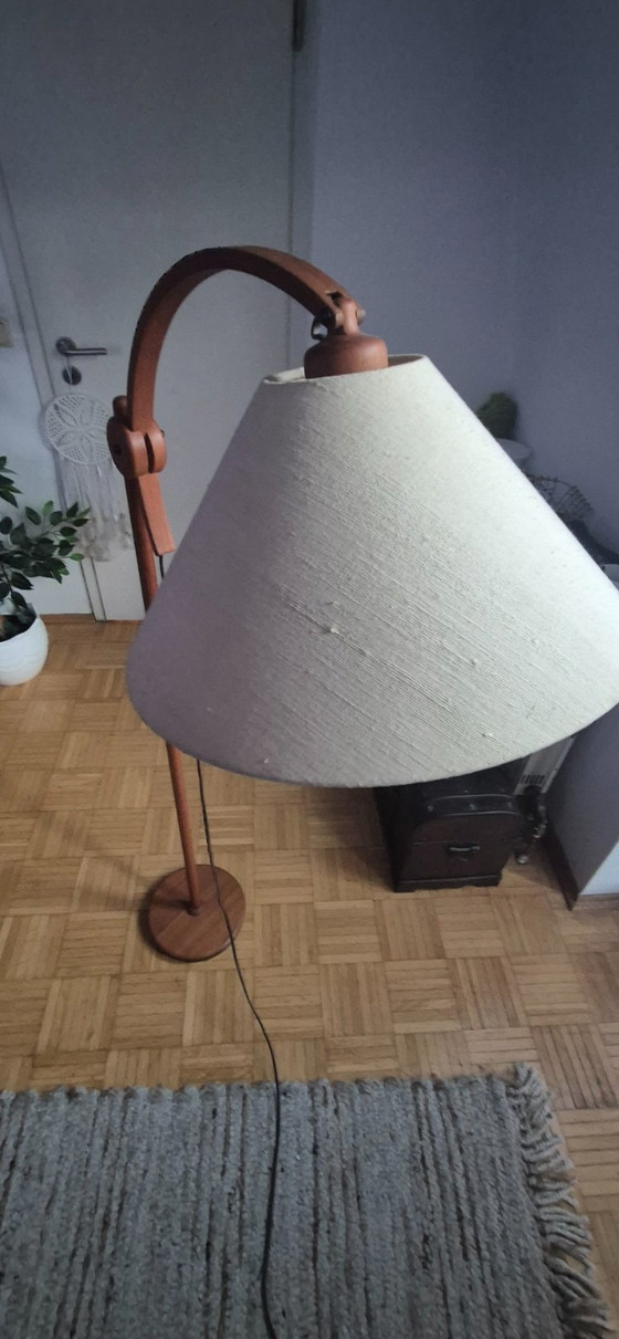 Image 1 of Schöne Teak - Stehlampe in wunderbarem dänischem, skandinavischen Design. Hersteller Domus in den 60er/70er Jahren. Ausführung G