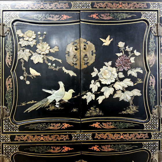 Image 1 of Armoire chinoise vintage en laque oiseaux fleurs (stéatite) armoire bohème / armoire orientale / armoire asiatique