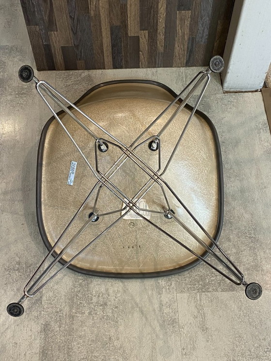 Image 1 of Chaise fibre de verre skai vinyl dsr eiffel orange greige eames herman miller vintage 50 60 70