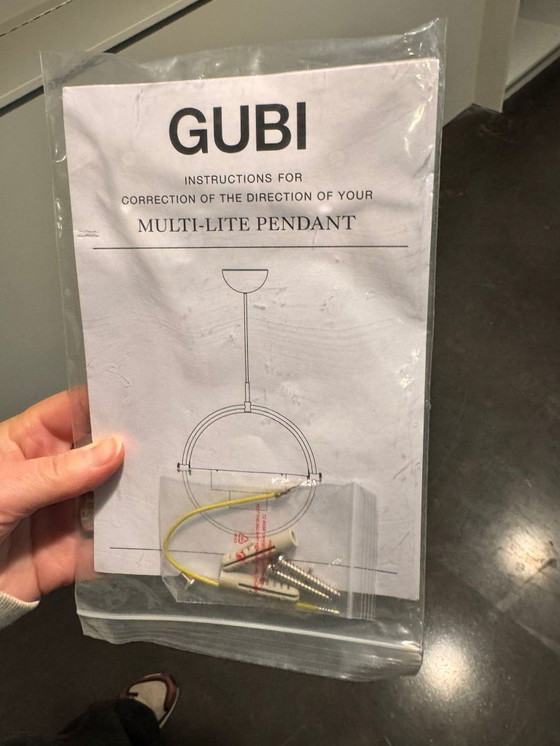 Image 1 of 2 x Gubi Multi-Lite Pendelleuchte - groß, Messing/Schwarz