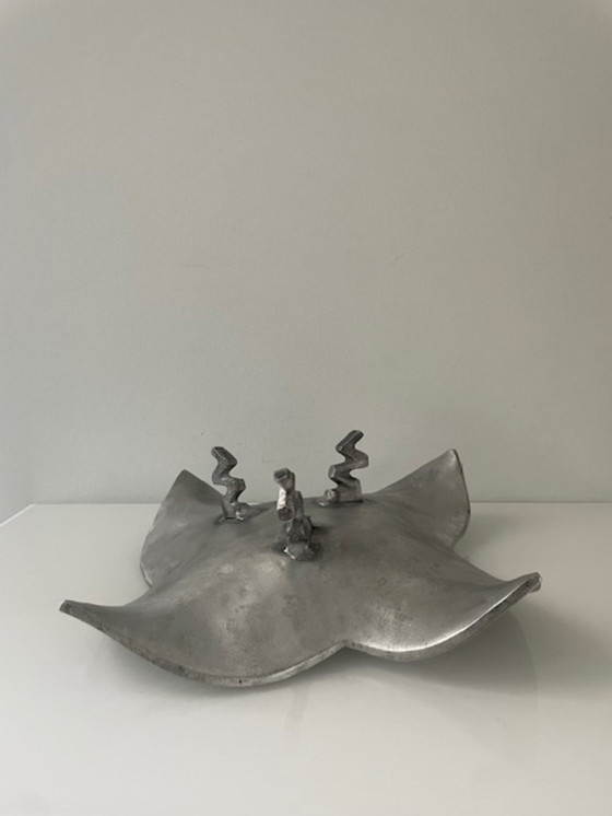 Image 1 of Unieke handgemaakte aluminium schaal met sculpturale bloemvorm