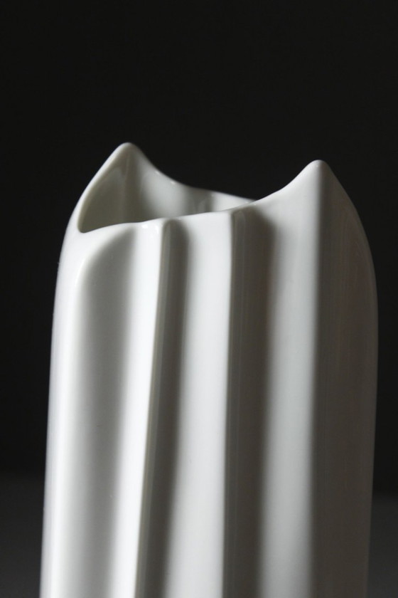 Manfred Frey & Ak Kaiser Germany - Draped Porcelain Vase vintage design 1970s – Mid Century Modern (photo 4 of 9)