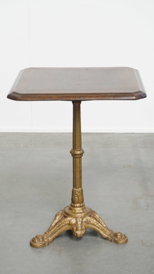 Table de bistrot française ancienne avec pied en fonte dorée et plateau en chêne foncé