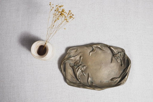 Antiek Art Nouveau Bronzen Dienblad A. Bouny Gesigneerd Franse Lelie Bloemen Vide Poche Liberty Stijl c.1900