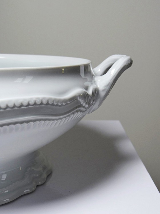 Image 1 of Plato hondo/de verduras de porcelana blanca fina de Limoges, atribuido a Barnardaud, de época.