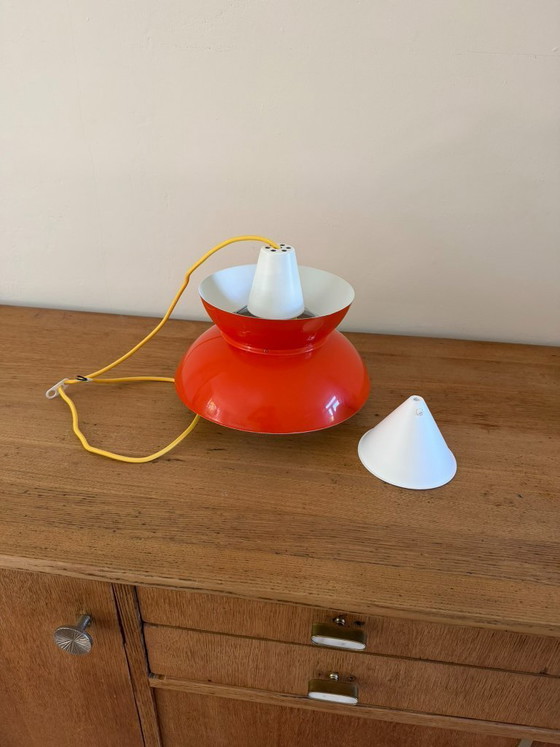 Image 1 of Suspension rouge vintage Louis Poulsen Doo-Wop : luminaires scandinaves modernes du milieu du XXe siècle, style danois.