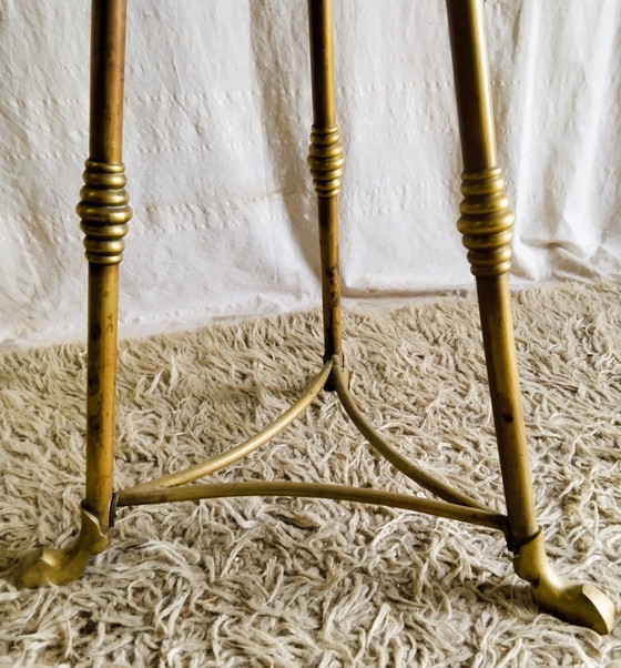 Image 1 of Engelse bijzettafel van messing en massief hout - eind 19e eeuw