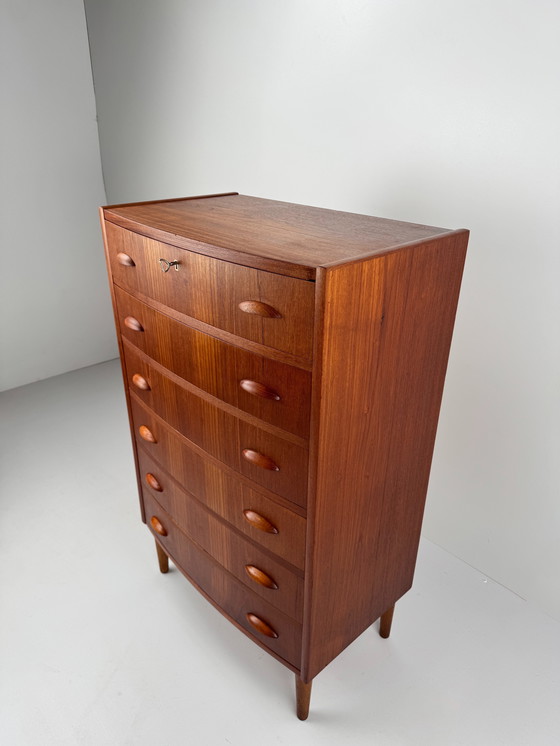 Image 1 of Deense teakhouten commode met sleutel – elegante opbergkast in mid-century stijl