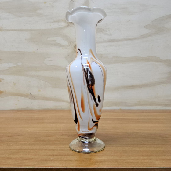 Image 1 of Vaso vintage in vetro opalino/lattice fiammato (H25.5) arancione