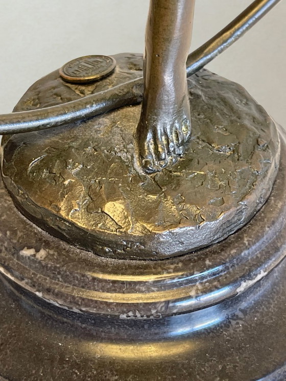 Image 1 of Art Deco sculptuur – Hoepeldanseres – Decoratief brons – Gesigneerd P. Collinet – 39 cm