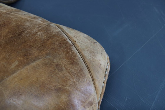 Image 1 of 1930er Jahre Tschechoslowakische dicke Leder-Turnmatte, patiniert