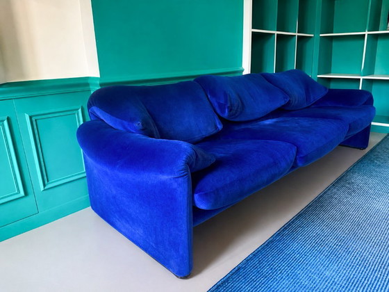 Image 1 of Cassina Maralunga 3 places – Vico Magistretti – Velours bleu cobalt