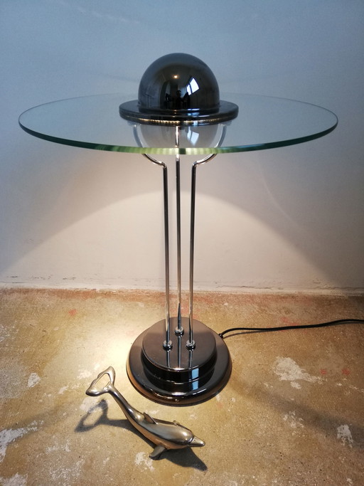 Massive table lamp