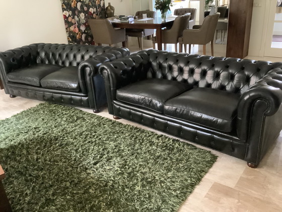 Image 1 of 2 divani Chesterfield da 2,5 posti