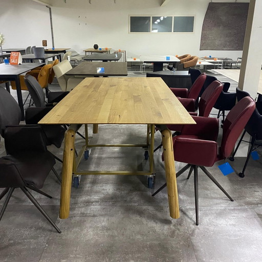Trinity – Bert Plantagie, eettafels (photo 2 of 4)