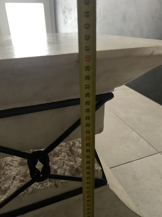 Image 1 of Travertin en ijzeren sokkeltafel met "gebroken" ontwerp
