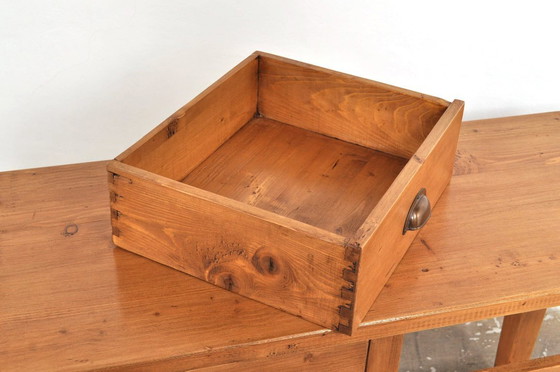 Image 1 of Table d'appoint vintage en pin, fabriquée à la main, années 1930