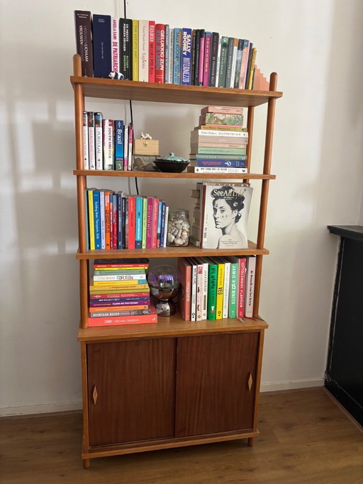 Vintage-Holzschrank aus den 1960er Jahren