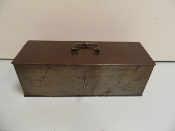 Image 1 of Vintage metalen geld kist