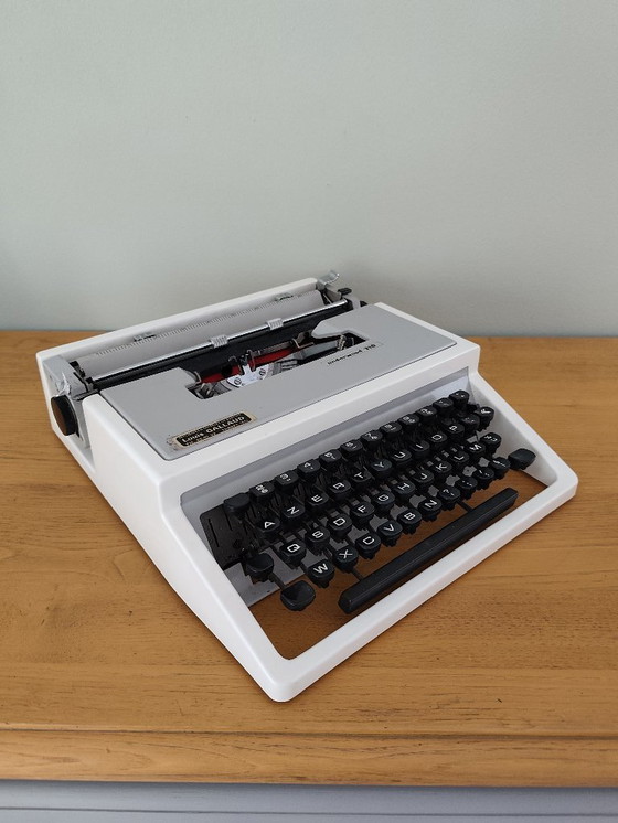 Image 1 of Underwood 310 typemachine, gemaakt in Spanje.