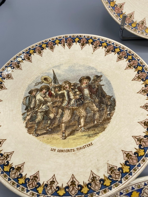 4 piatti in maiolica di Sarreguemines, scene bretoni, fine XIX secolo – Oggetti decorativi (photo 4 of 8)