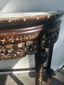 Halbrunder antiker Chinoiserie-Beistelltisch
