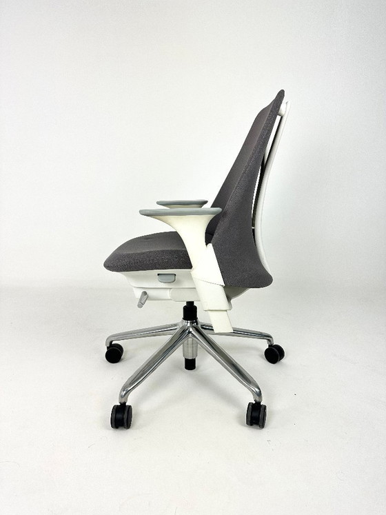 Image 1 of Heman Miller Sayl-Lehrstuhl