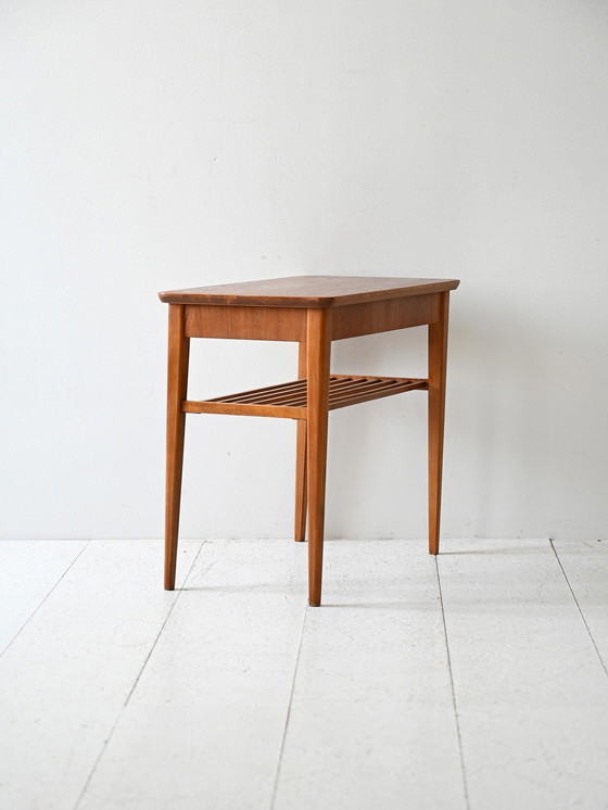Image 1 of Comodino scandinavo vintage in teak con ripiano a doghe