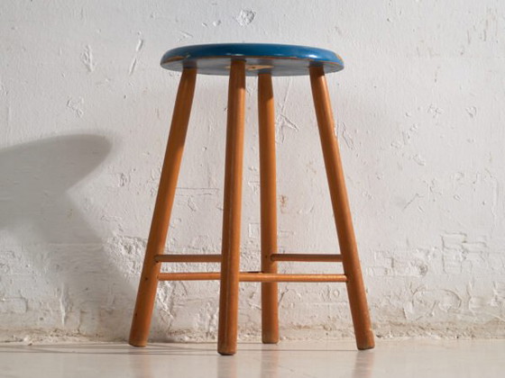 Taburete de madera antiguo con asiento redondo – Europa Central, circa 1950 – Vintage (photo 12 of 40)