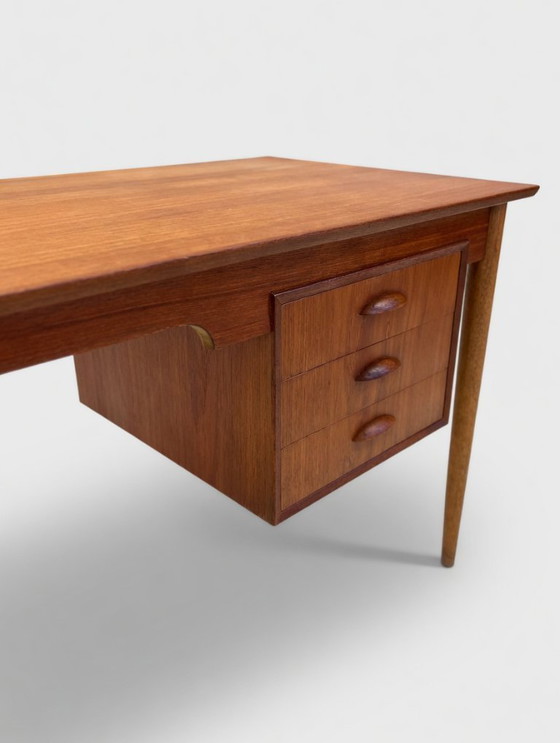 Image 1 of Dänischer kleiner Schreibtisch aus Teak und Buche, 1950er Jahre.