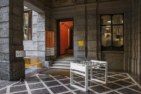 Image 1 of Baby-foot Tour 65 – Blanc | Table professionnelle à barres continues