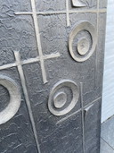 Brutalistisches Wand-/Türpaneel