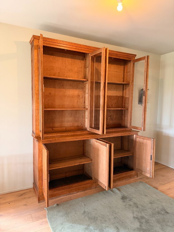 Image 1 of Credenza antica in rovere con ante in vetro