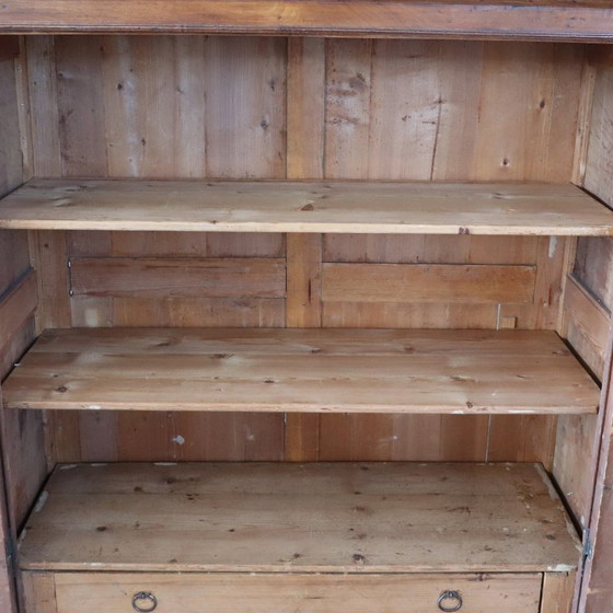 Image 1 of Seltener kleiner antiker Kleiderschrank aus Nussbaumholz mit Marmorplatte, Italien, 19. Jahrhundert